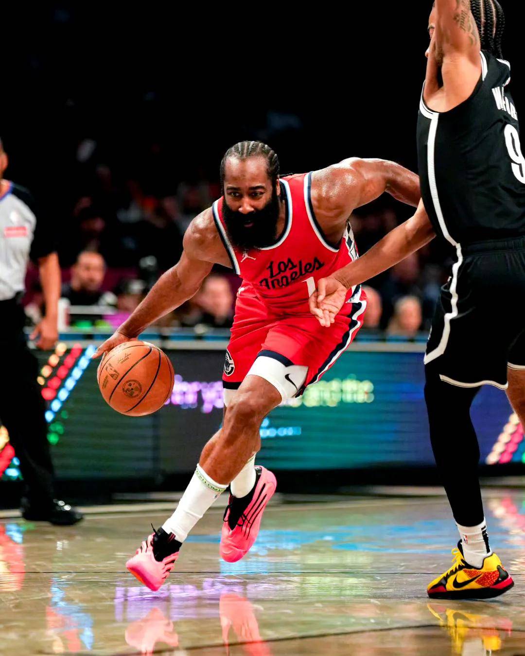 篮网惊艳全场,哈登助攻爆棚,引发争议逆转取胜!的简单介绍