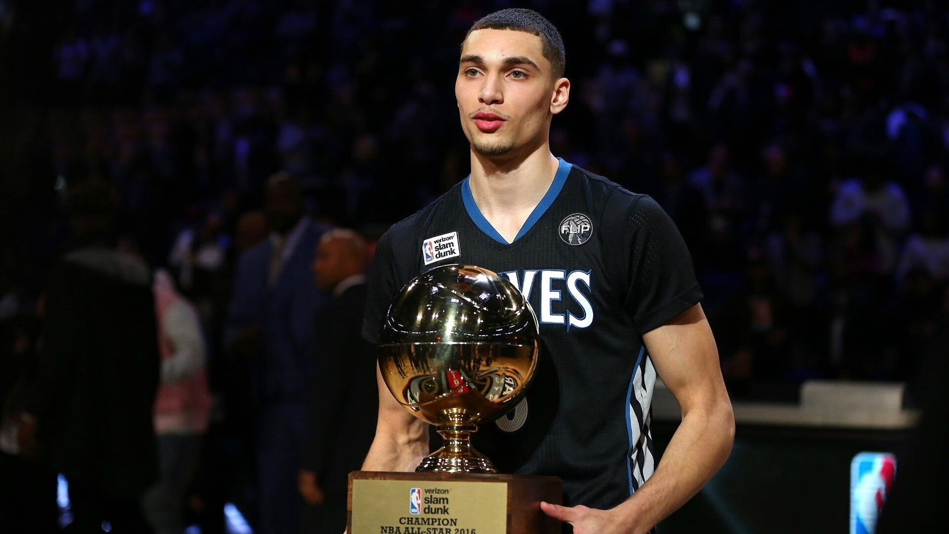 快船教练压力巨大!,JackeyLove遭遇三持续失利观众掌声雷动