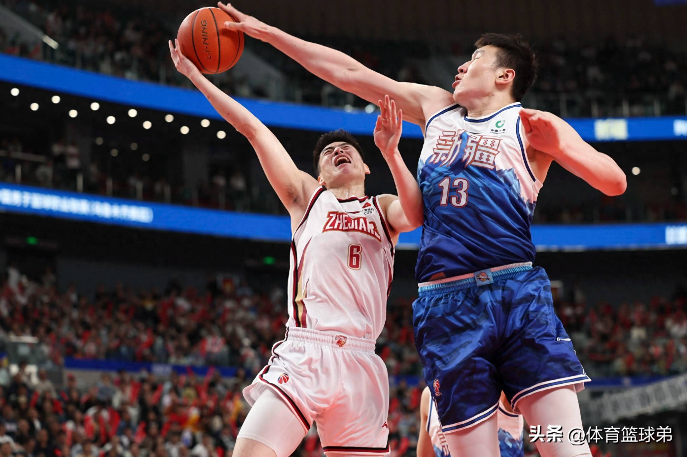 足总杯战况:新疆男篮防线稳固,新疆男篮进攻受阻,莱万成最佳的简单介绍