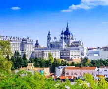 马德里竞技决赛血战北京首钢，周琦砍下10记关键球，全场沸腾(中国足球战歌)