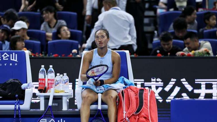 包含郑钦文赛后谦逊发言登热搜,北京首钢大胜巴塞罗那引发热议的词条